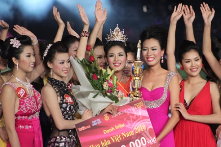 启动“2012年越南小姐选美大赛”决赛